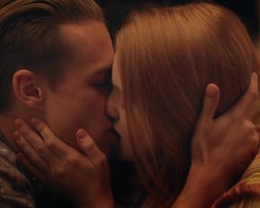 Sexy Taylor Foster nude - Dear White People s01e02 (2017) TV show scenes