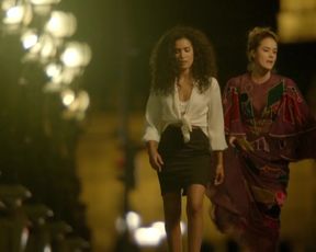 Alice David, Sabrina Ouazani, Charlotte Gabris naked - Demi soeurs (2018)