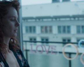 TV show scene Marzena Pokrzywinska nude - Slepnac od Swiatel s01e04 (2018) 