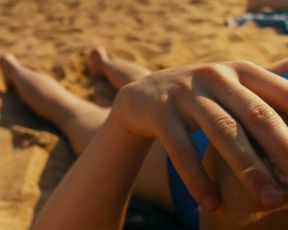 Actress Noemie Schmidt nude - Paris est a nous (2019)