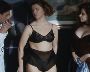 Francesca Dellera nude - La carne (1991)