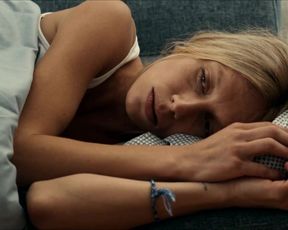 Naked scenes Lotta Doll naked - Liebe mich (2017)