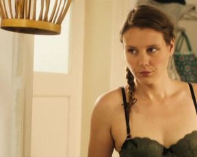 TV show scene Xenia Tiling nude - Servus Baby s01e04 (2018) 