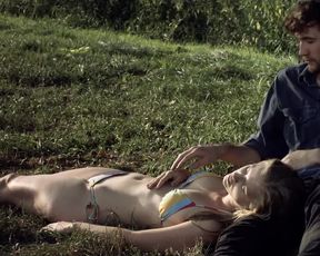 Monika Janik nude - Mleczak (2016)