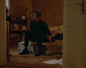 Elisabeth Moss naked - The Square (2017)