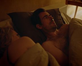 Elisabeth Moss naked - The Square (2017)