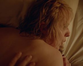 Elisabeth Moss naked - The Square (2017)