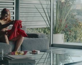 Celebs Jemima Kirke, Lola Kirke. Julie McCullough nude - Untogether (2018)