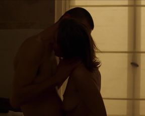 Elodie Bouchez naked - Roberto le Canari (2018)