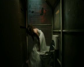 Lea Arnezeder nude - La Station (2017)