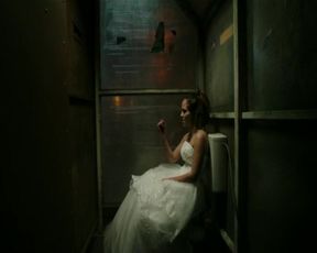 Lea Arnezeder nude - La Station (2017)