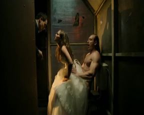 Lea Arnezeder nude - La Station (2017)