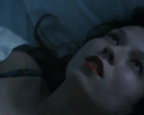 Nepravdepodobná romance - Sexy Solo Girl Masturbating