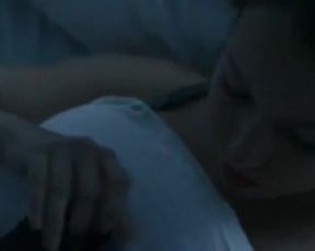 Nepravdepodobná romance - Sexy Solo Girl Masturbating