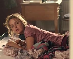 Sexy Jytte-Merle Böhrnsen nude, Luise Heyer sexy - Einmal bitte Alles (2017) 