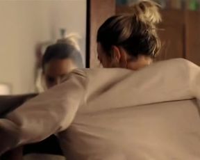 Sexy Jytte-Merle Böhrnsen nude, Luise Heyer sexy - Einmal bitte Alles (2017) 