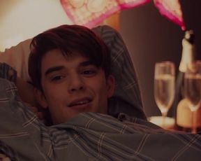 Hot celebs video Madeline Weinstein nude - Alex Strangelove (2018) 
