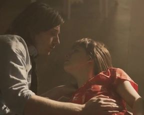 Topless scene Romy Lauwers naked - Het leven is vurrukkulluk (2018) 