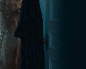 Topless scene Sophie Prégent nude – Les 3 p’tits cochons 2 (2016)