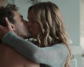 Topless scene Sophie Prégent nude – Les 3 p’tits cochons 2 (2016)