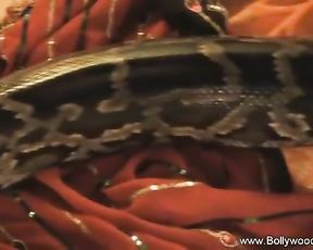 How glamour can this Indian female be